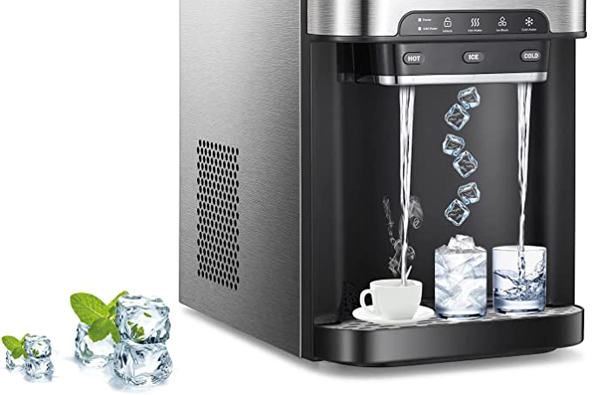 آبسردکن درحال سرد کردن آب