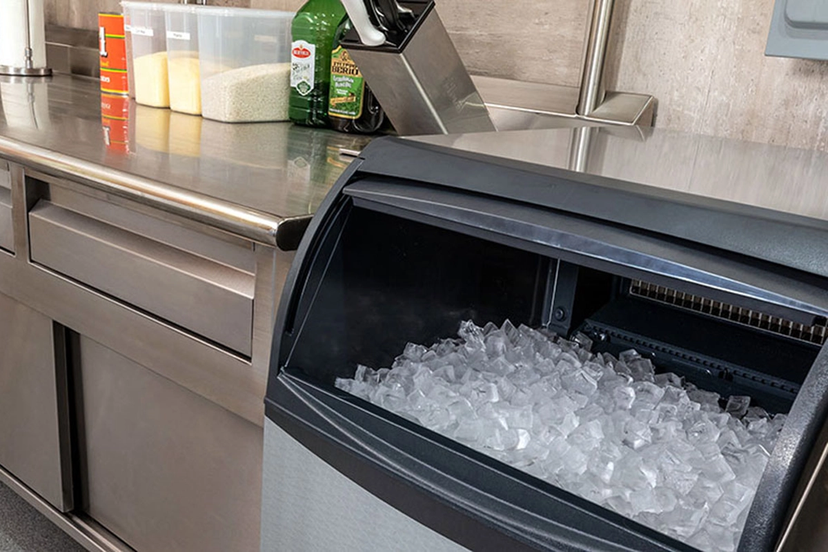 یخساز در یک رستورن